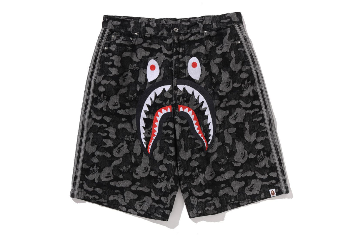 BAPE BAPE 【 BAPE X ADIDAS 】CAMO JACQUARD SHARK DENIM JORTS ショートパンツ 商品画像 1