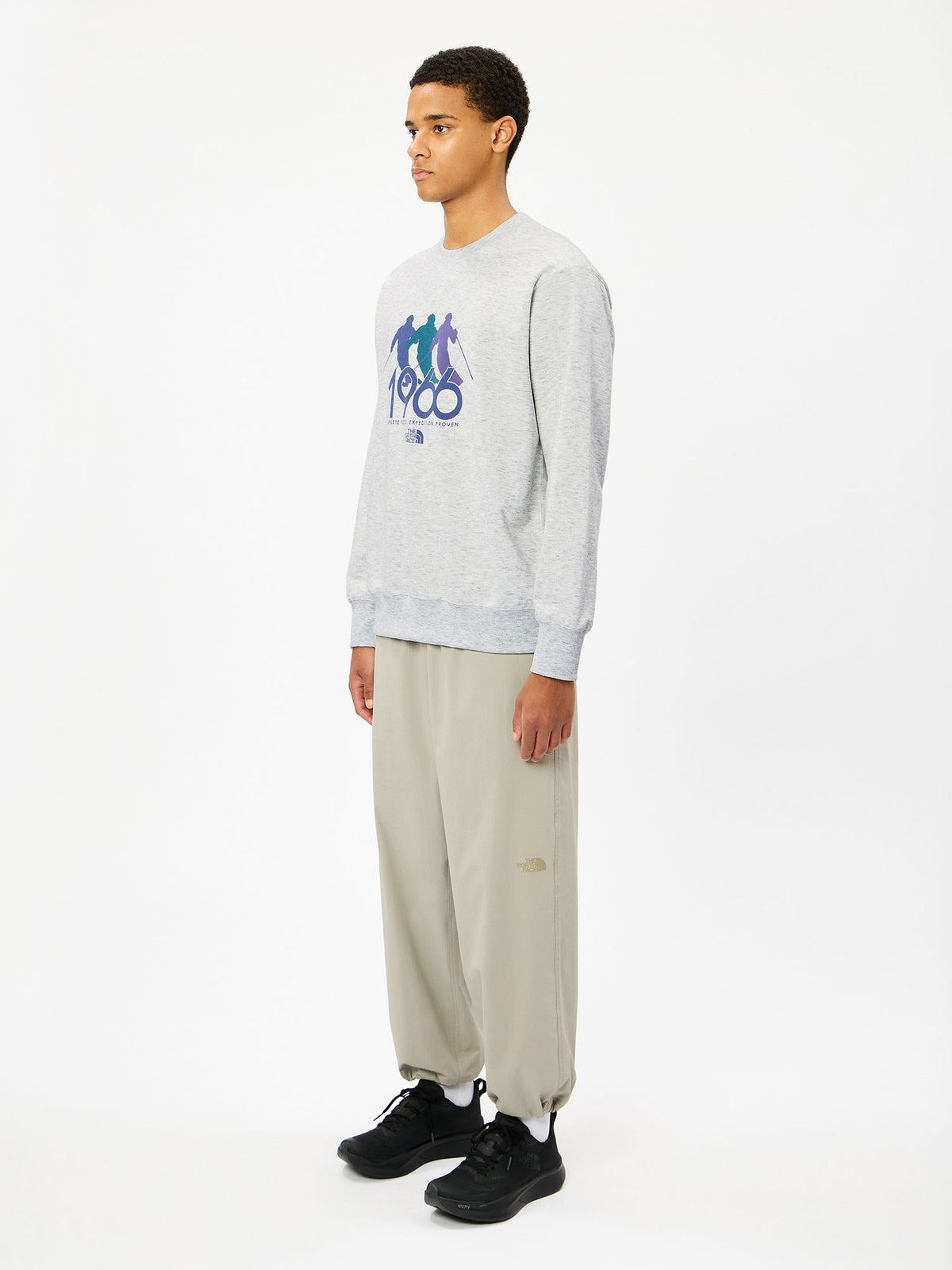 THE NORTH FACE(ザ・ノース・フェイス) ｜スキーグラフィックスウェットクルー（ユニセックス）｜品番：NT62686｜画像1