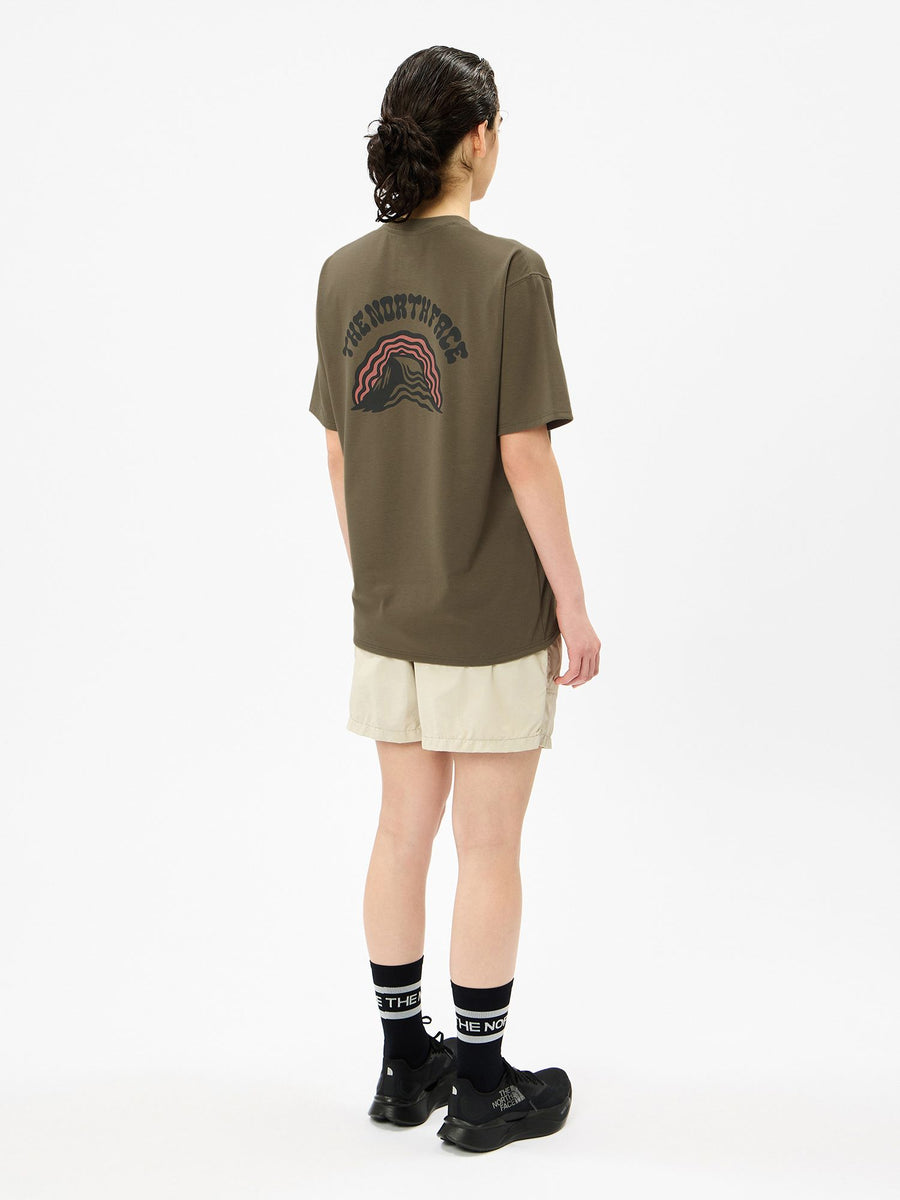 THE NORTH FACE(ザ・ノース・フェイス) ｜ショートスリーブフリーラングラフィッククルー（ユニセックス）｜品番：NT62692｜画像1