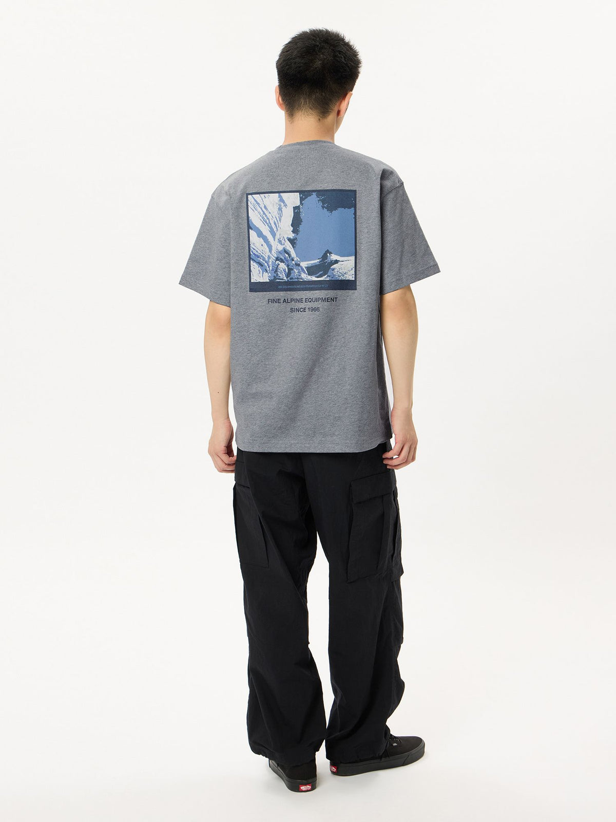 THE NORTH FACE(ザ・ノース・フェイス) ｜ショートスリーブロックウォールグラフィックティー（ユニセックス）｜品番：NT82636｜画像1
