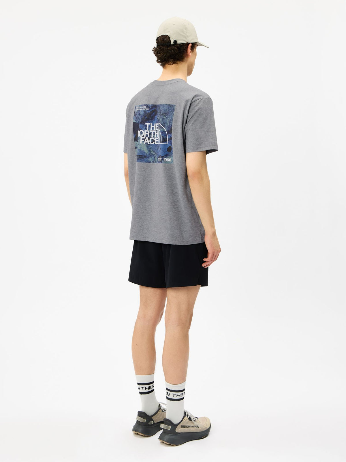 THE NORTH FACE(ザ・ノース・フェイス) ｜ショートスリーブ ES スクエアロゴティー（メンズ）｜品番：NT82670｜画像1